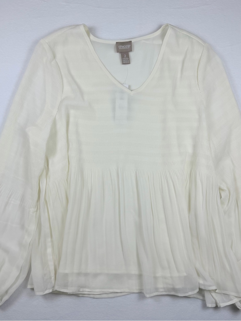 Chico's White V-Neck Long Sleeve Pleated Babydoll Blouse Size 2 / L NWT - Picture 2 of 7